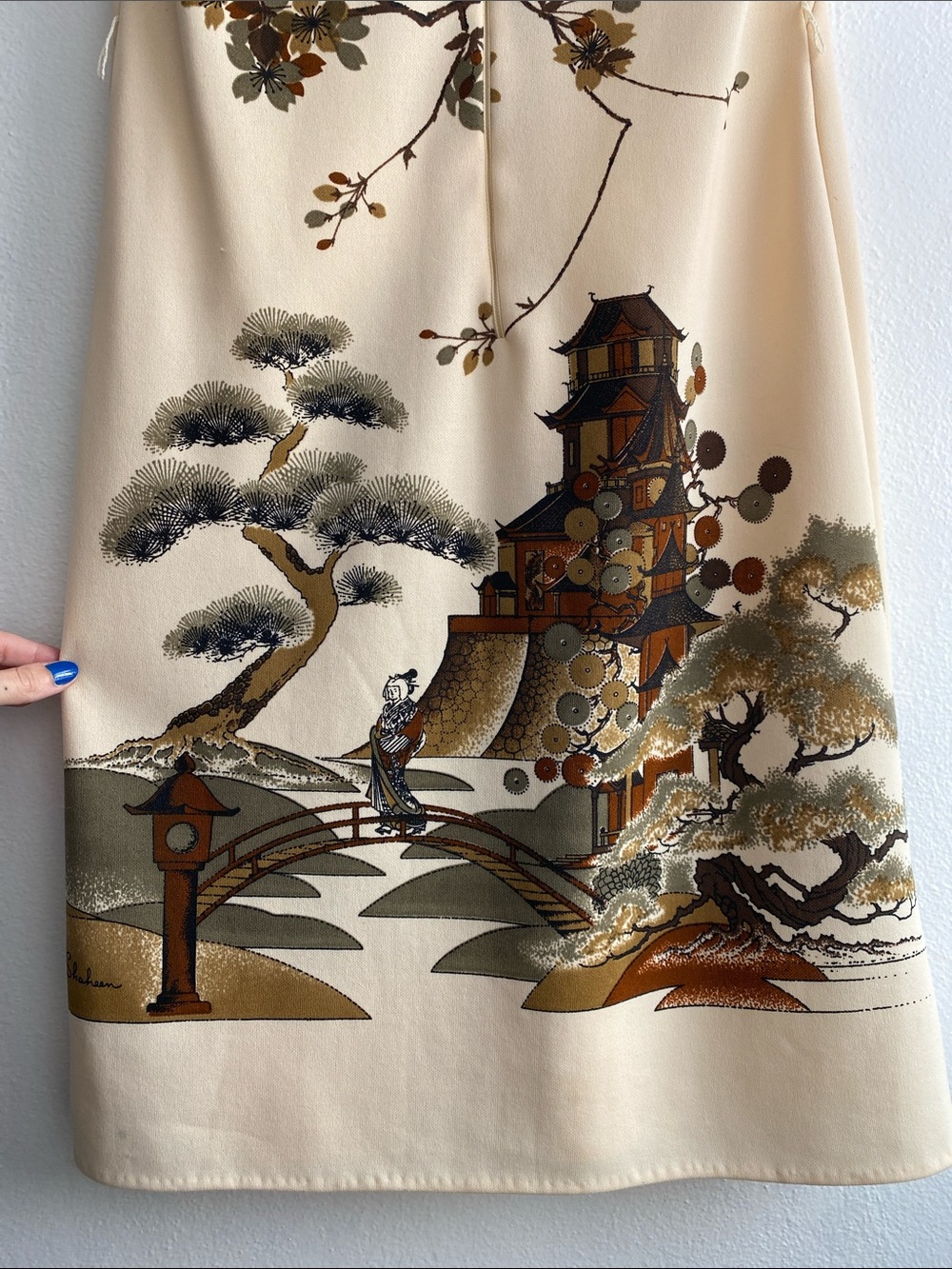 Vintage Cream Japanese Floral & Scenic V-Neck Shift Dress - Picture 5 of 8